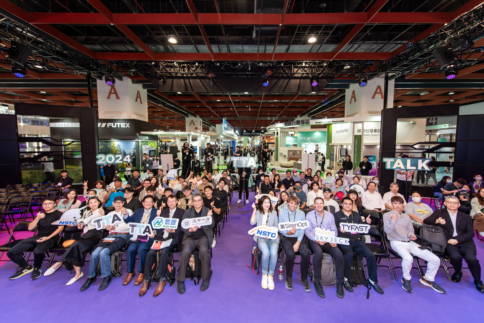 國科會TTA自2021年起從TIE展的未來科技館出發，走入全臺大學校園巡迴辦理TTA Talk邀請各校創業家校友分享邁入創業之路的難忘歷程，歷經4年，今(18)日回到最初起點，盼鼓勵新創夥伴們，所有夢想實踐的故事都可能成為改變世界的起點。