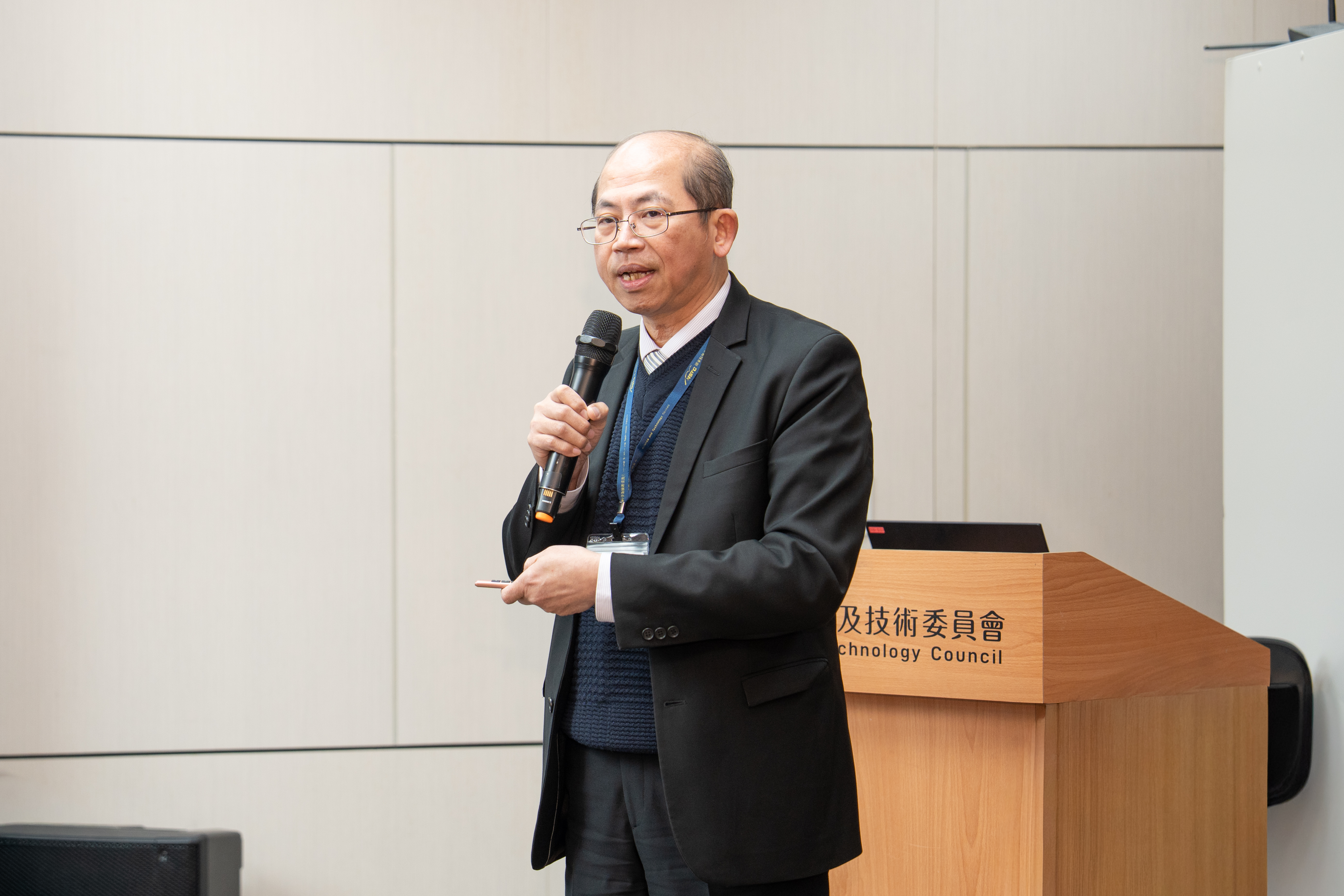 國科會科技辦張振豪執行秘書提及：面對全球政經局勢劇變及AI技術火速推進的挑戰，我國正積極投入科技預算於前瞻技術，以應對供應鏈重組與科技競逐等形勢。