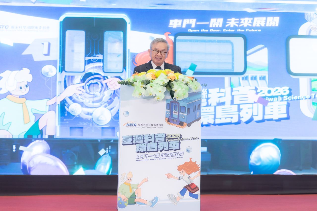 國科會主委吳誠文表示，臺灣科普環島列車邁入第11年，今年以「車門一開，未來展開」為主題，將半導體、太空與智慧醫療等前瞻領域導入車廂體驗，激發年輕世代的好奇心與創造力，為國家永續發展蓄積最堅實的科研新血。