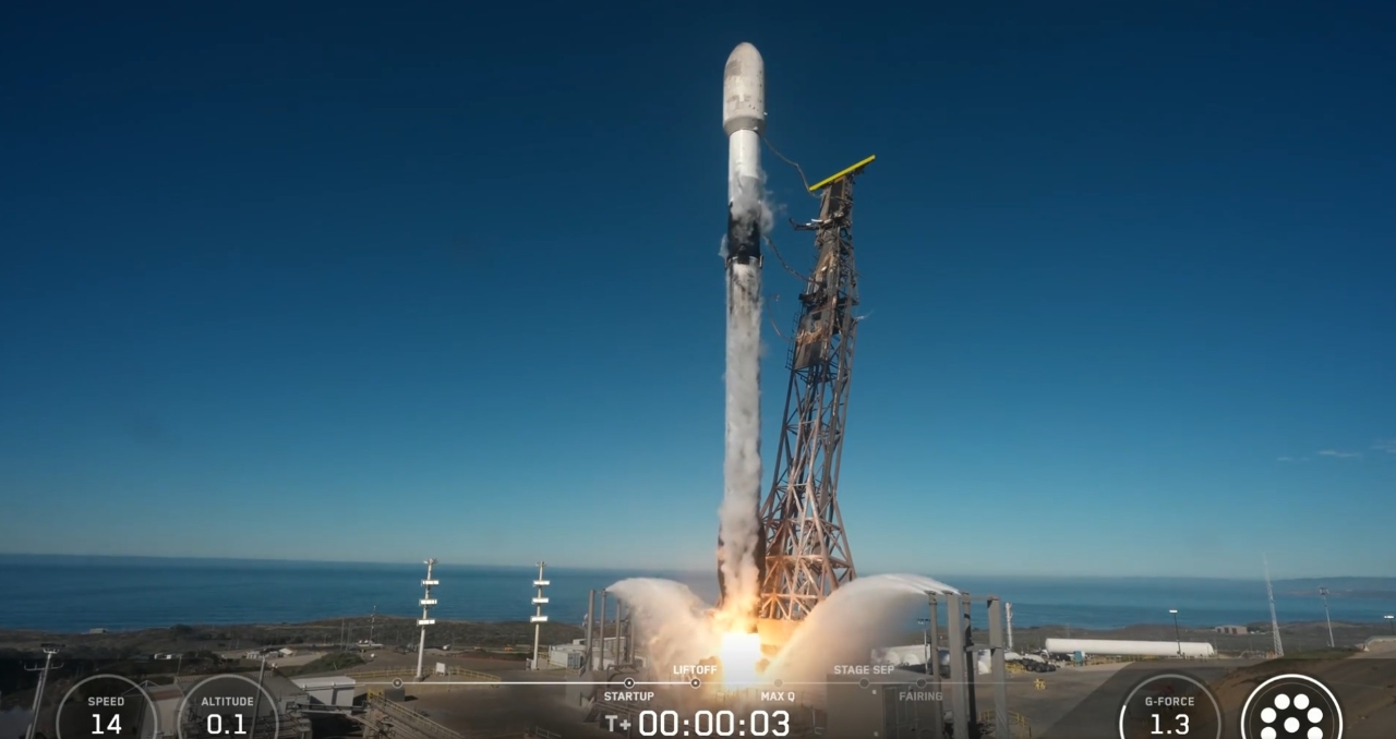 SpaceX 獵鷹九號火箭載運FS-8A升空(截圖自spaceX直播)