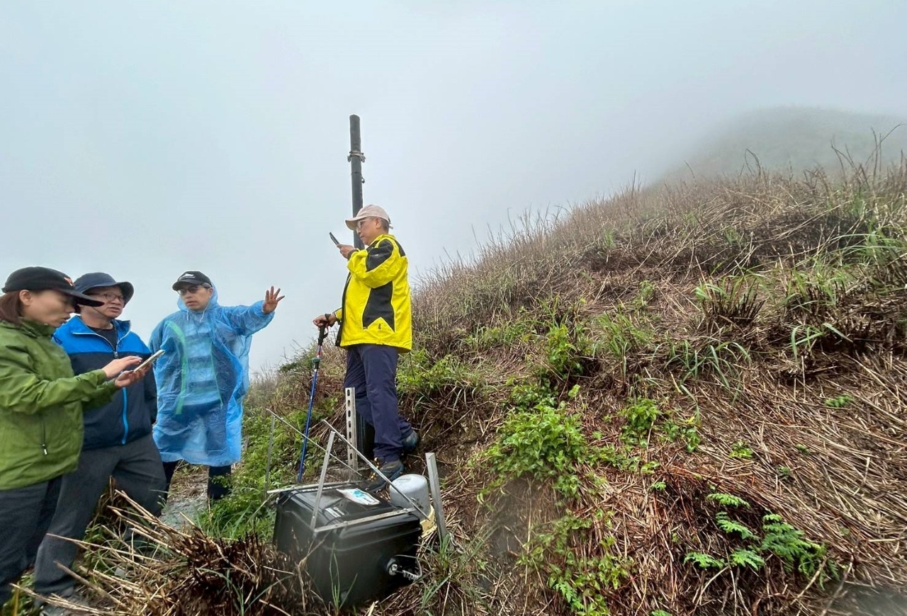 吳主委視察陽明山小油坑