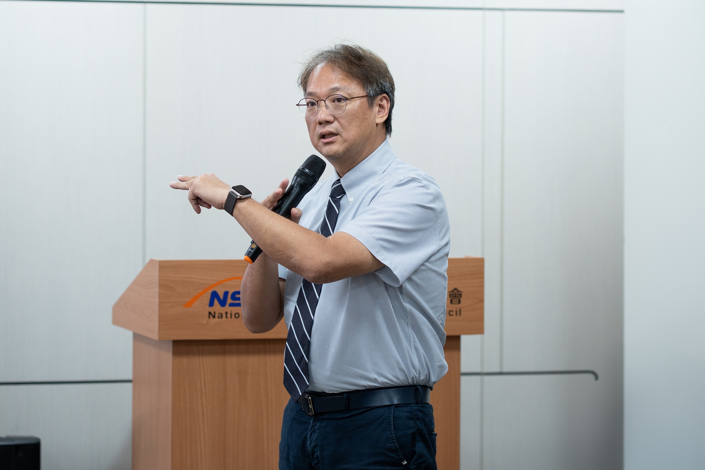國科會自然處災害防救韌性科技方案葛宇甯執行秘書於會中報告，行政院整合各部會防災科技研發與應用能量，2023年起推動「災害防救韌性科技方案」(112-115年)，方案已累積166項科研成果，其中多項技術已落實應用於災害應變管理。