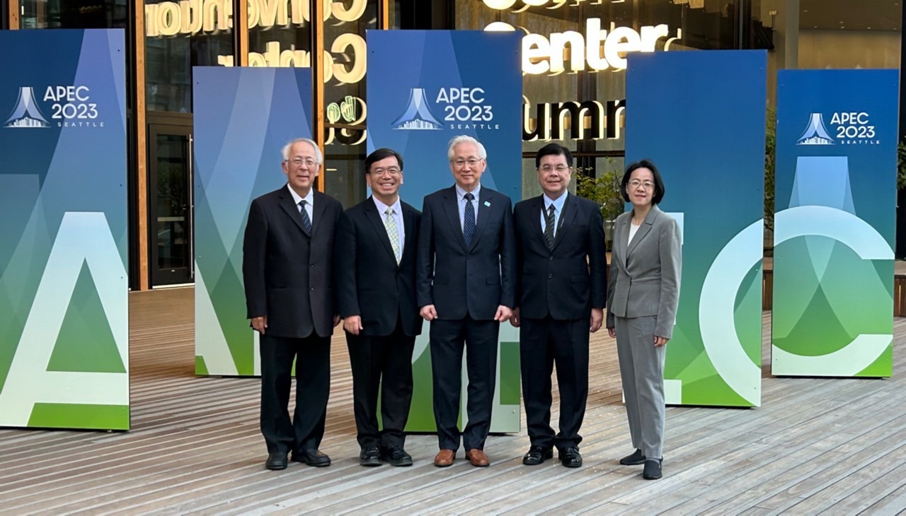 行政院吳政忠政委(中)受邀參加APEC防災會議