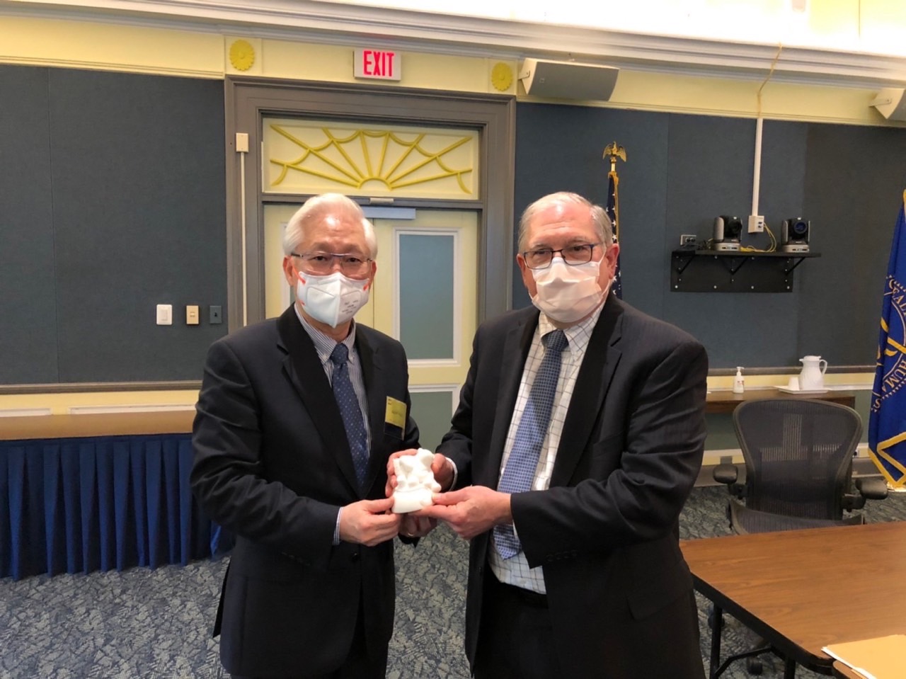 科技部吳政忠部長與美國國家衛生研究院( NIH）代理院長Dr. Lawrence A. Tabak合影