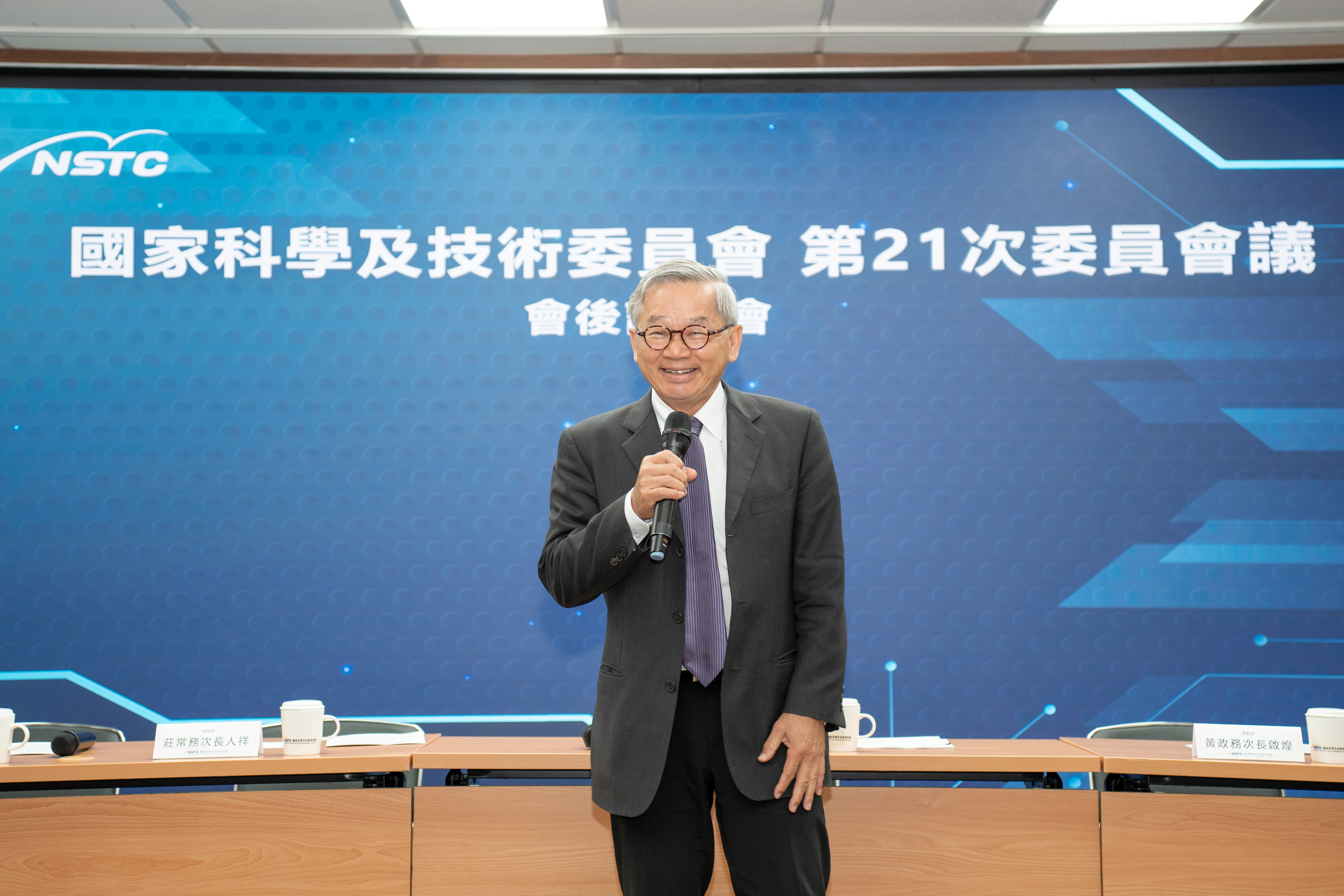 國科會吳誠文主委致詞表示，今日委員會議有衛福部、運動部及文化部提報，展現科技預算支持的跨部會合作成果。特別的是，三個單位的次長均親自出席會議與會後記者會。
