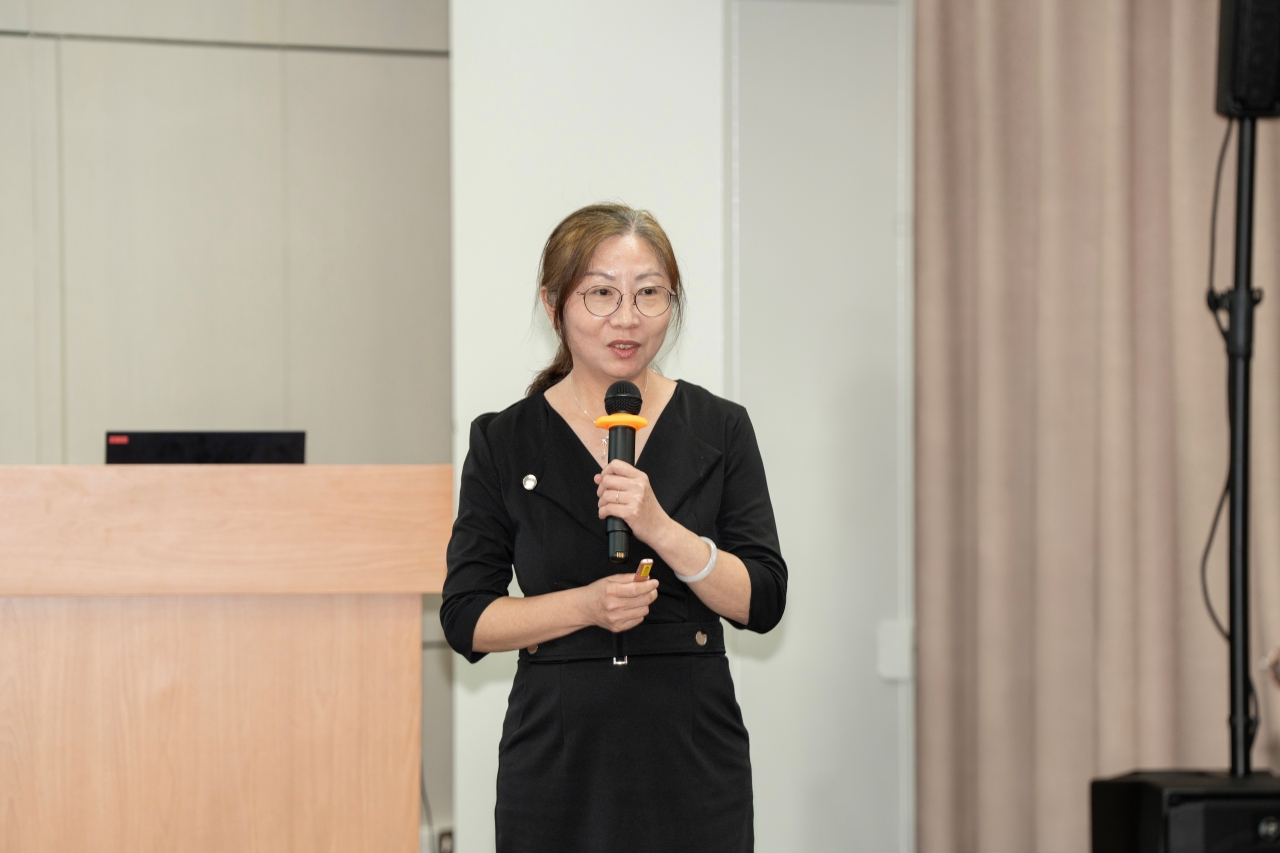 國發會謝處長簡報時表示：國發會透過線上、線下方式積極延攬AI人才，包括海外臺裔人才及全球國際人才，並給予一條龍的落地協助，此外更在法規修正進一步完善相關待遇。