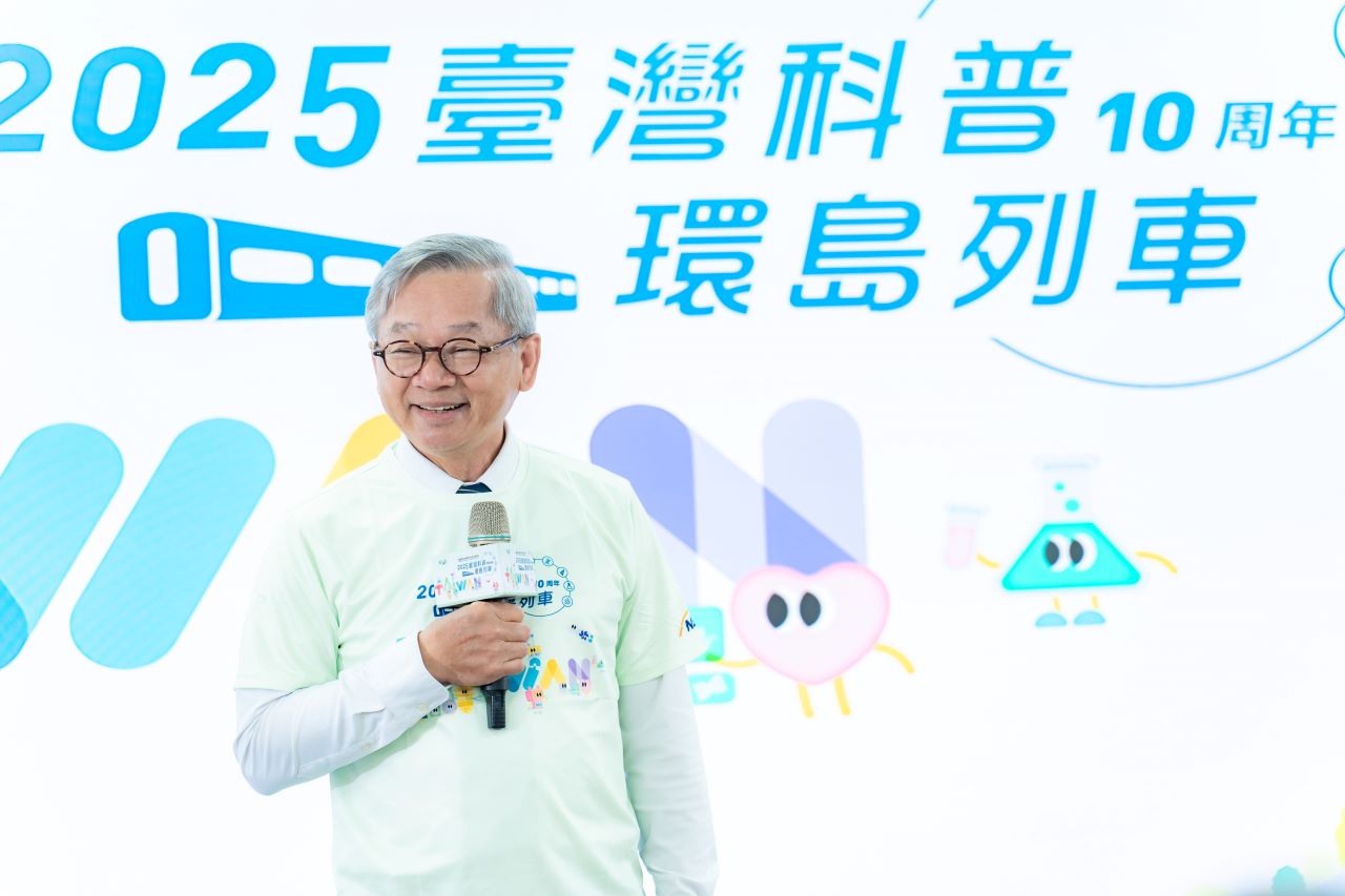 吳誠文主委對全國科普教育工作者與合作夥伴表達感謝，因爲有大家的熱情投入與耐心引領，這段10年的旅程才能夠持續前行，讓科學知識的幼芽在臺灣遍地綻放。