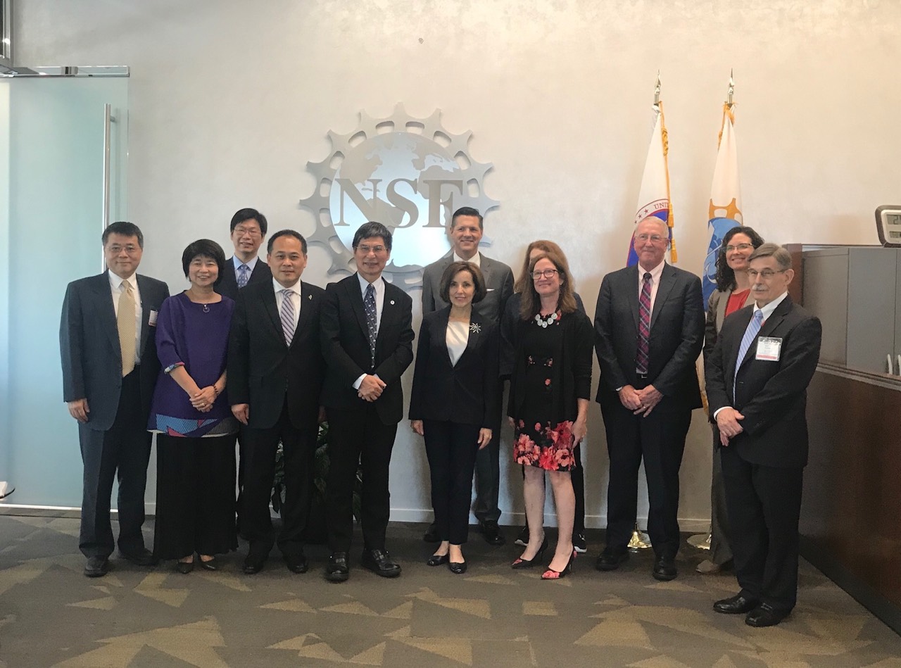 陳良基部長(左五)與NSF主任委員Dr. France A. Córdova (右五)等會談