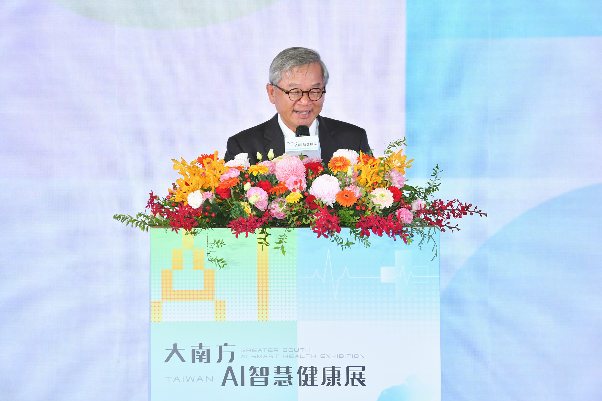 國科會主委吳誠文致詞 吳主委表示，政府將透過跨部會合作與產官學研資源整合，協助AI技術導入醫療、長照及健康照護場域，加速智慧健康產業發展。