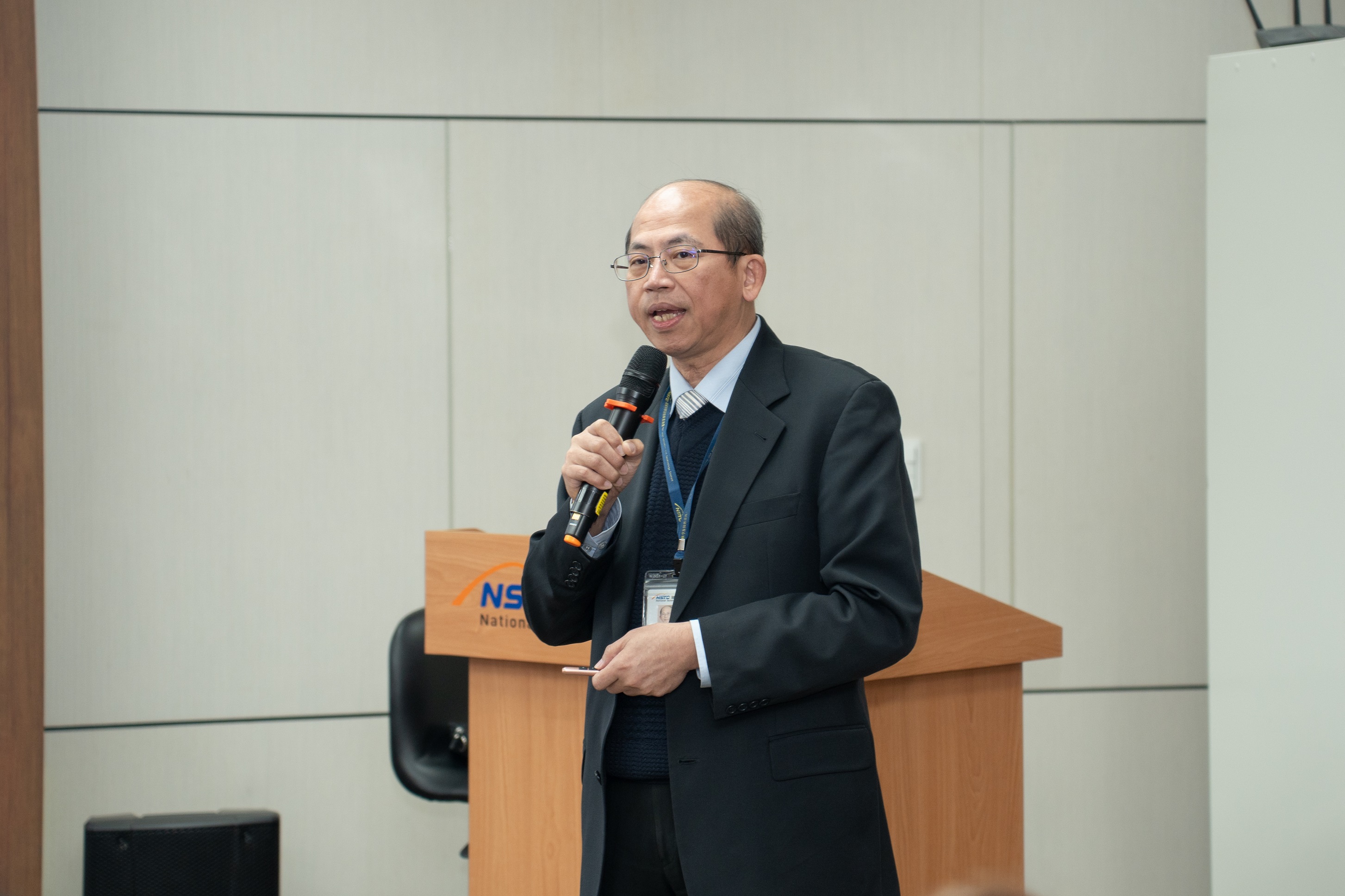 國科會科技辦公室張振豪執行秘書報告中指出，自2023年行政院核定「淨零科技方案(2023 - 2026年)」後，跨部會持續投入永續及前瞻能源、低(減)碳、負碳、循環、人文社會科學等領域之前瞻淨零科研，協助達成2030年國家自定貢獻(Nationally Determined Contributions, NDCs)目標。