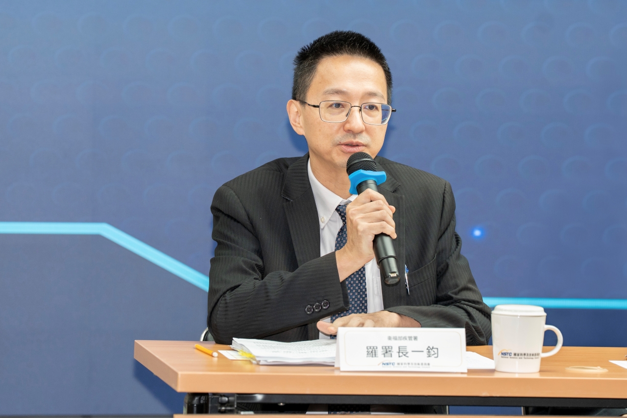 衛福部疾管署羅一鈞署長提及，以新加坡類似的防疫科技中心為例為例，該國政府面對疫情透過防疫中心發揮其功能，向國內外分享該國疫情動態及防疫作為；日本疫後重組防疫體系，由國立全球衛生醫療中心進行臨床試驗網路。並表示期待新加坡、日本及臺灣的三個防疫中心在未來能在防疫科技、公共衛生、等面向進行橫向串聯、縱向協調，一同合作。