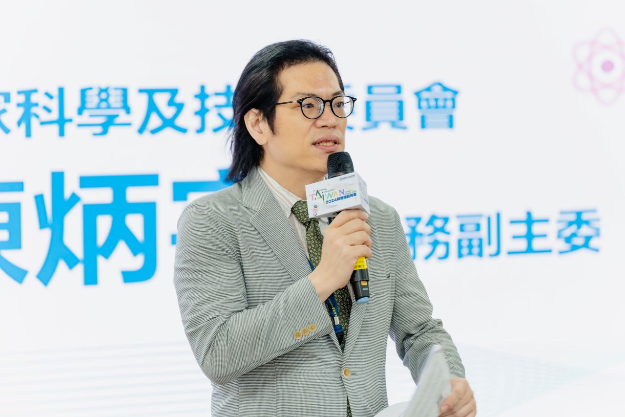 國科會副主委陳炳宇特別感謝全國科普計畫團隊的教師們，致力於科普教育推廣，將艱深的科學簡單表述，拉近全民與科學的距離。