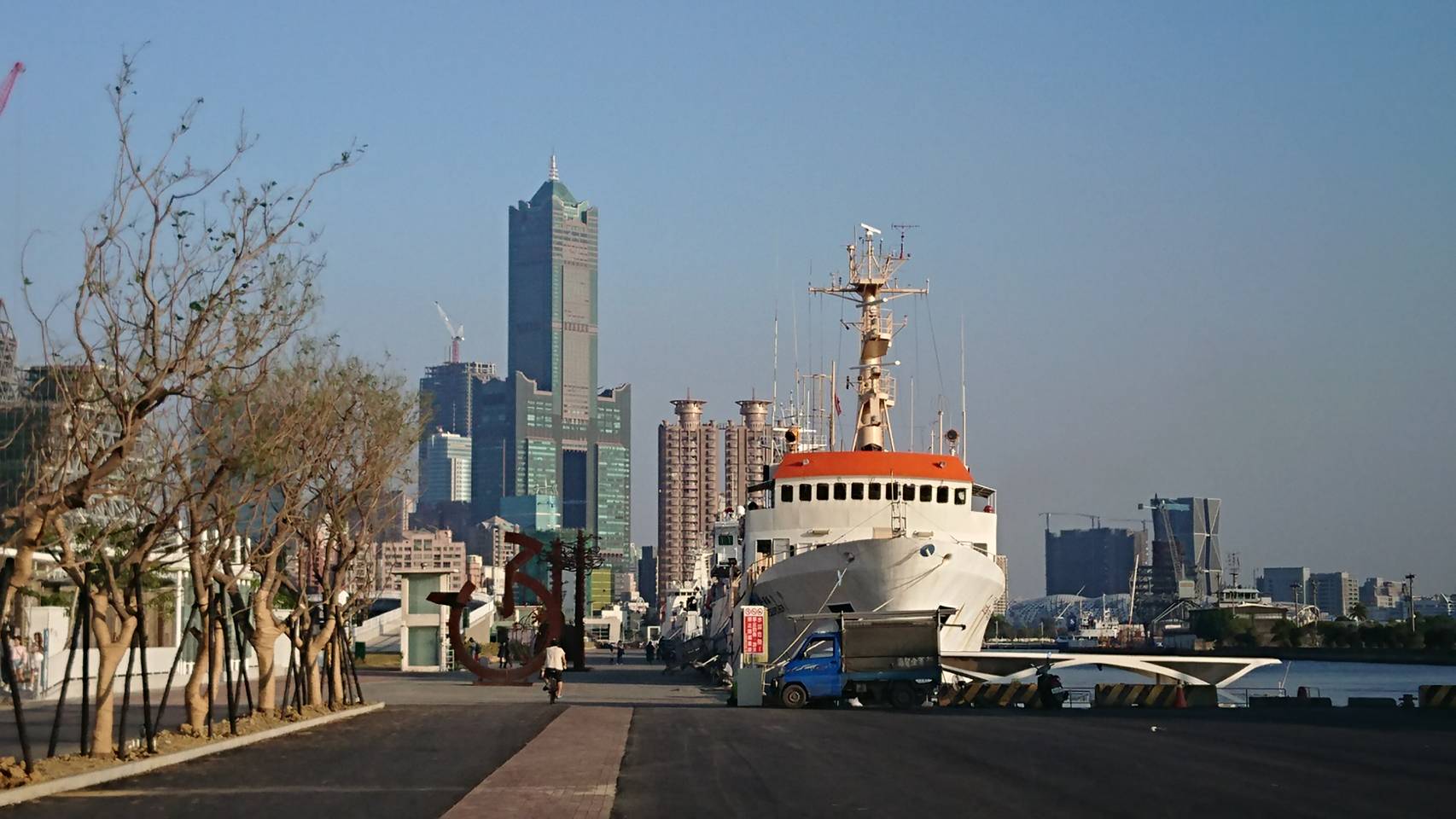 台大海研一號執行IOP-W 2017 11/30-12/12海氣觀測實驗，2017/11/30自高雄港出發。