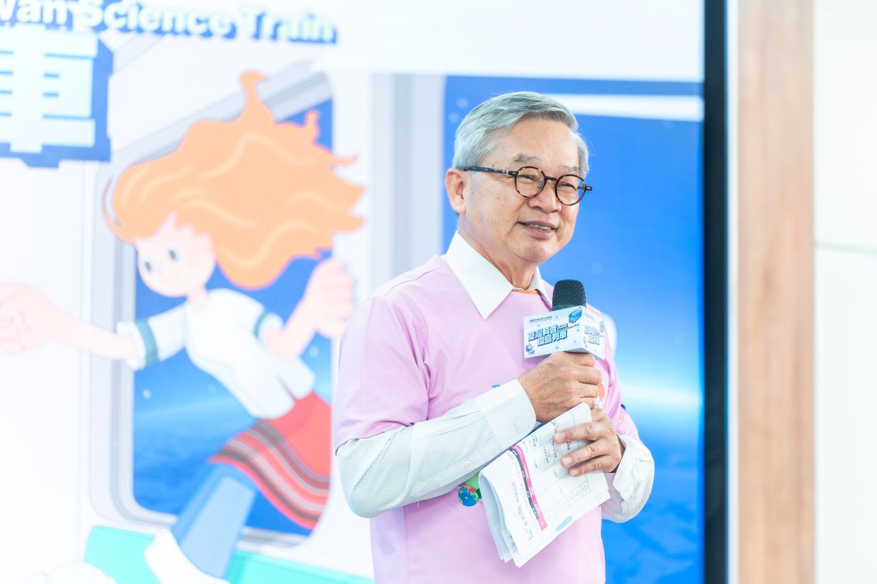 吳誠文主委表示，今年活動以「車門一開，未來展開」為主題，讓孩子們透過親眼觀察與親手實作，啟發對未來科技的想像。吳主委也特別感謝產官學研團隊與各站點主持人的無私投入，讓科學教育從列車延伸至日常，在全臺各地持續扎根。