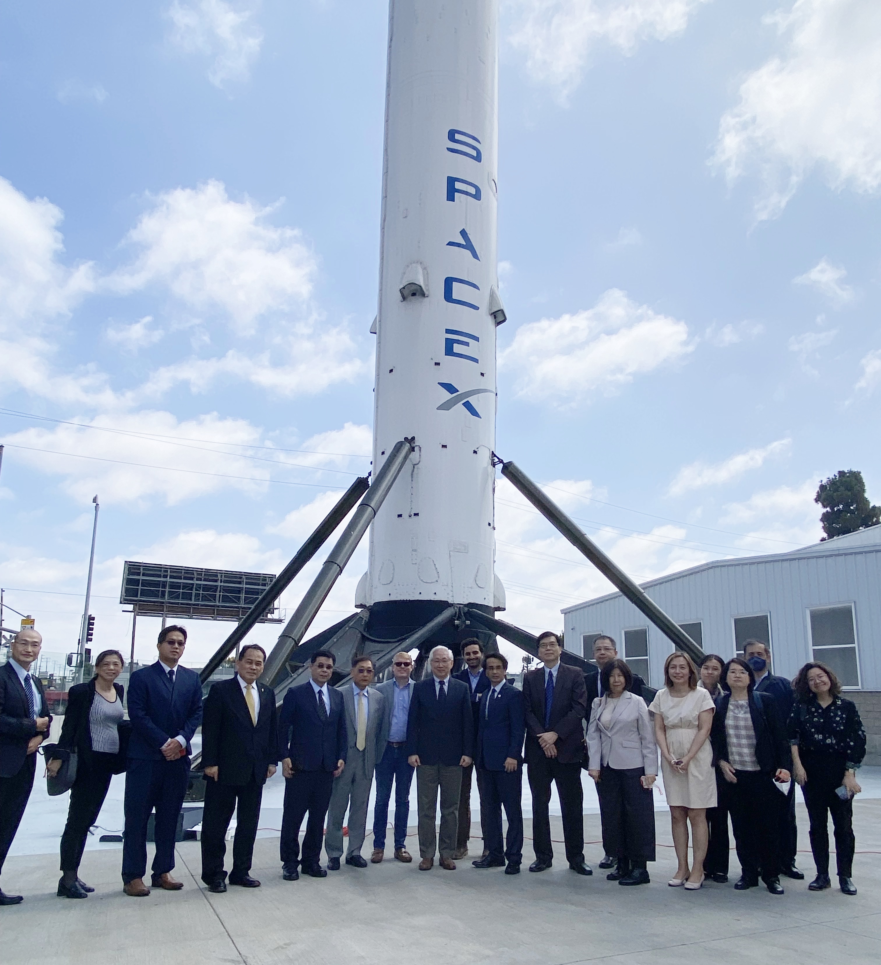  科技部部長吳政忠率團參訪SpaceX合影