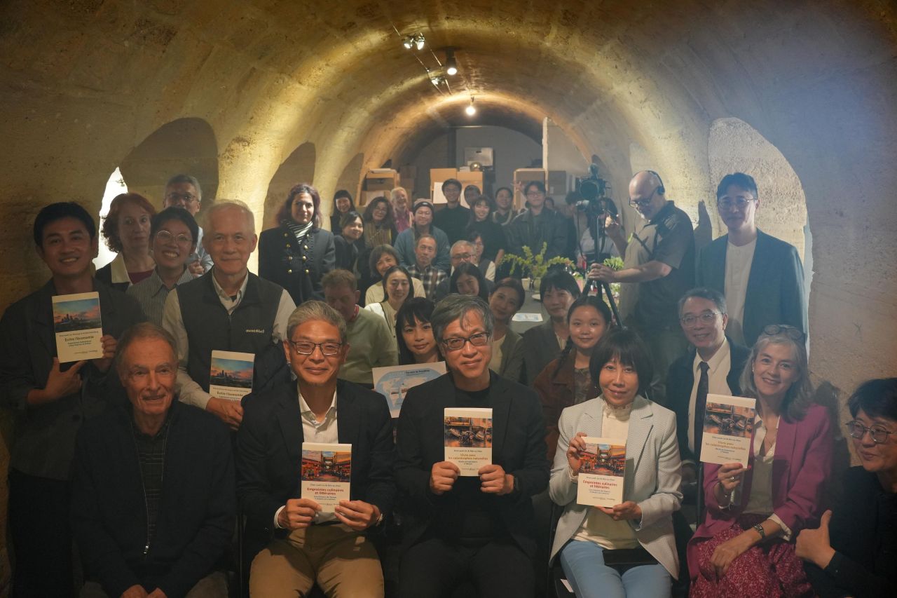 法文版新書發表與交流活動合影。