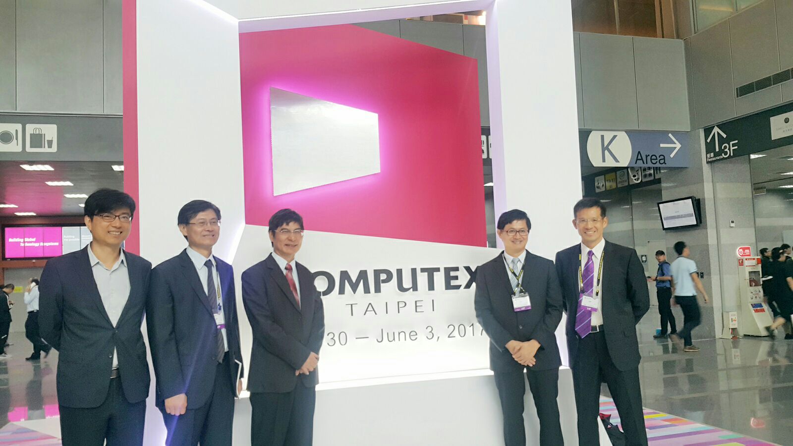 參訪 2017 COMPUTEX　陳良基：明年度將爭取每年10億，挺人工智慧產業鏈技術躍升