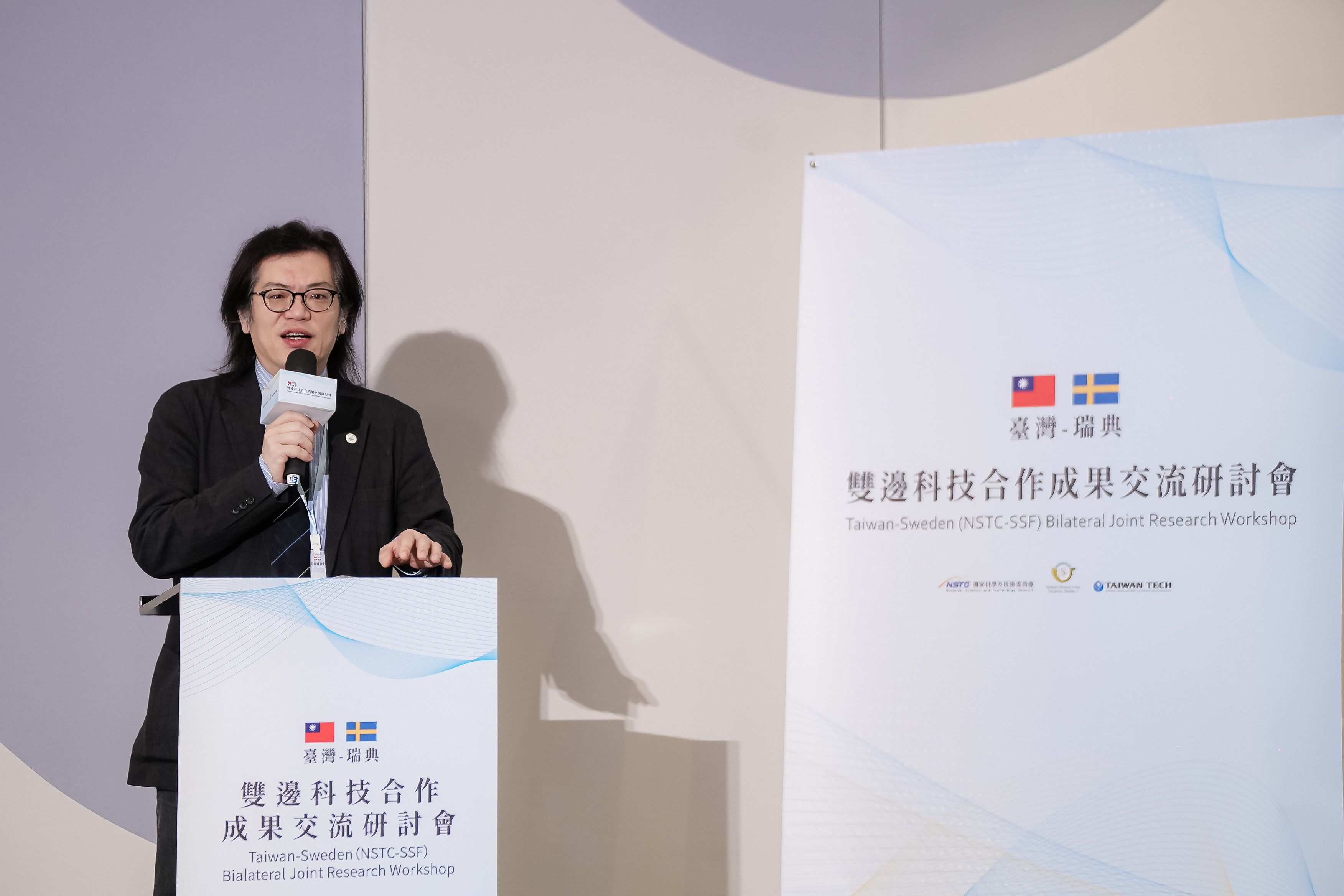 國科會副主委陳炳宇致詞表示，新階段的合作範疇擴展至10大策略領域，除了延續半導體與 AI 的優勢，更納入了太空科技、量子科技、無人機與機器人、神經科學以及海洋探測技術，持續深化臺灣與瑞典在前瞻科技領域之策略夥伴關係。